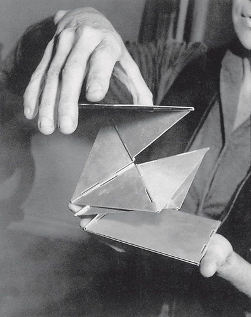 <p>Title: Bicho</p><p>Time: 1960.</p><p>Known for:</p><ul><li><p>Interactive metal sculptures meant to be <strong>manipulated by the viewer</strong>.</p></li><li><p>Challenged the idea of art as static or untouchable</p></li><li><p>Symbolized a living, evolving form — art as a <strong>dialogue between object and viewer</strong>, not a finished product.</p></li></ul><p class=""></p><p></p>
