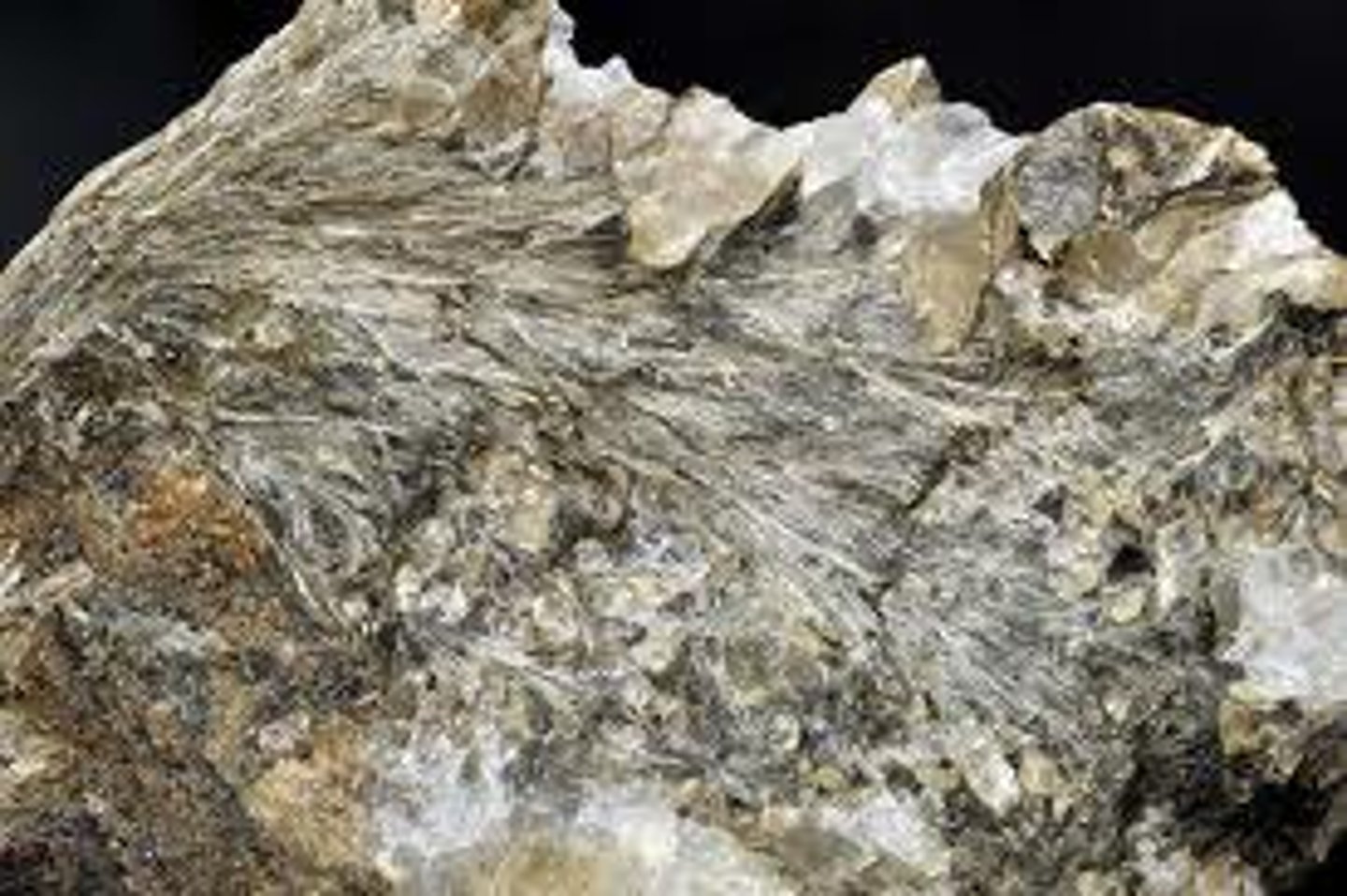 <p>was used in limited quantities for insulation products and construction materials. It also occurs as a contaminant in chrysotile asbestos, vermiculite, and talc. It may have a grey, dull green, or white color</p>