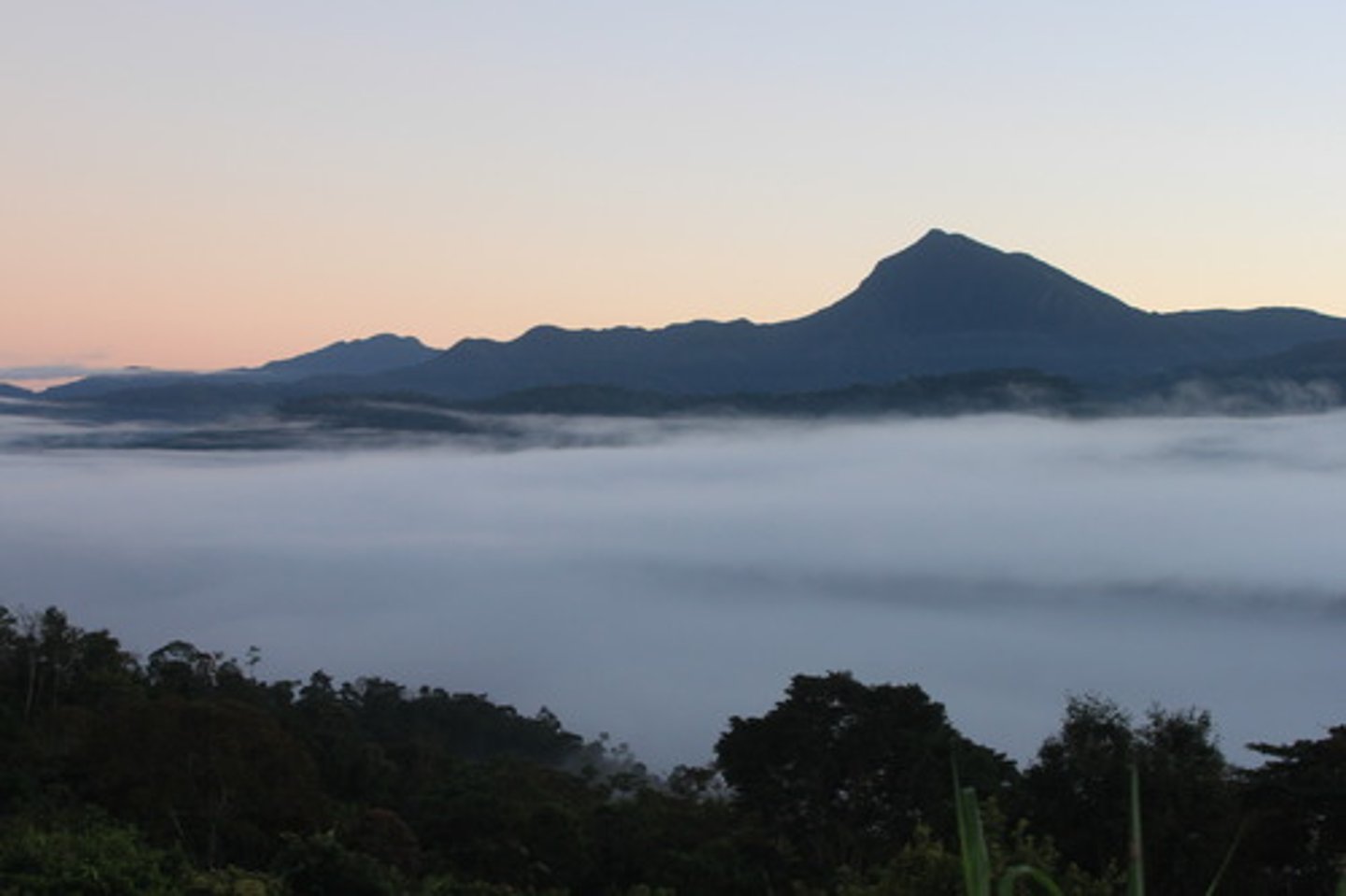 <p><span>/ˈæl.tɪ.tʃuːd/ </span>độ cao so với mực nước biển</p>