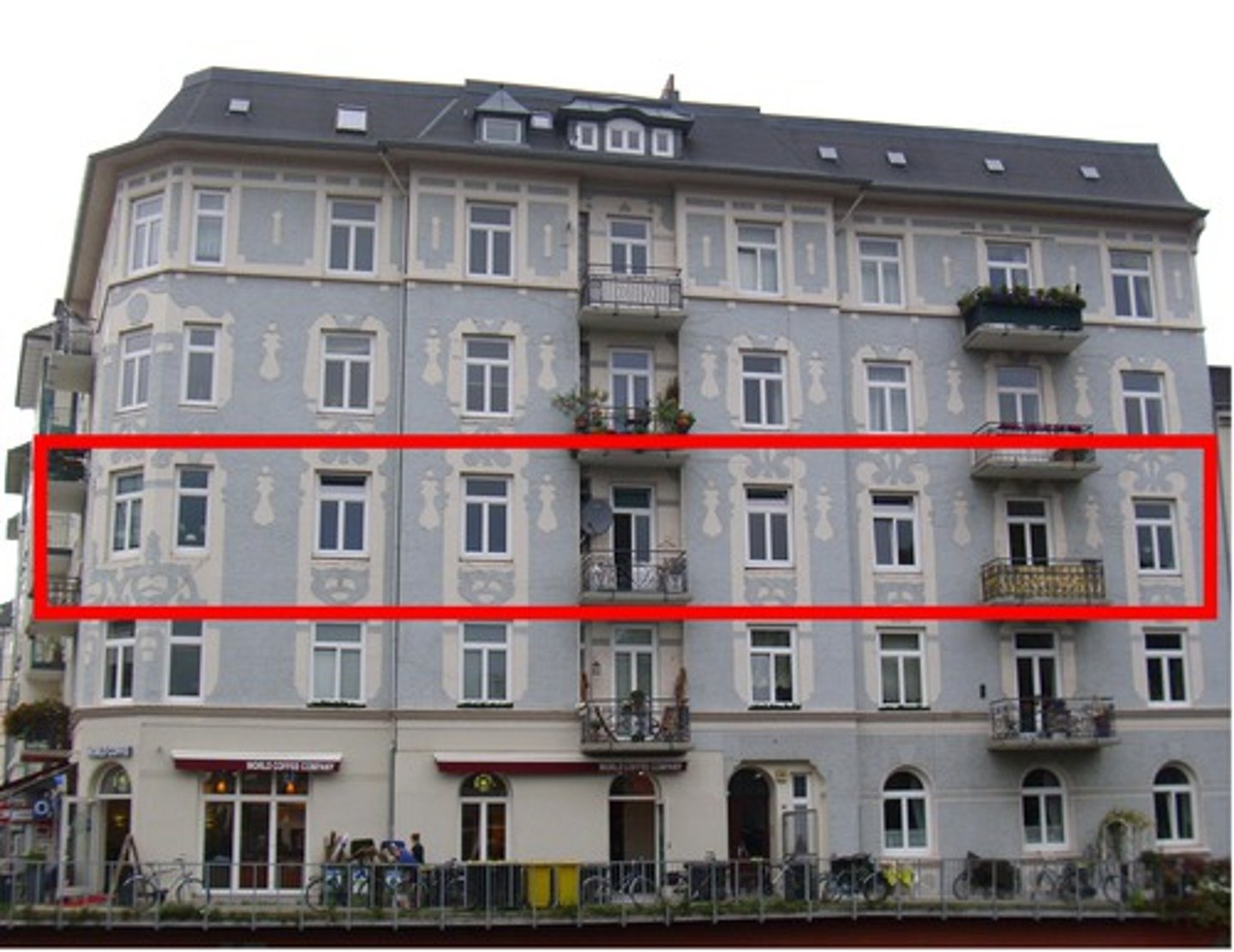<p>upper floor, second floor</p>