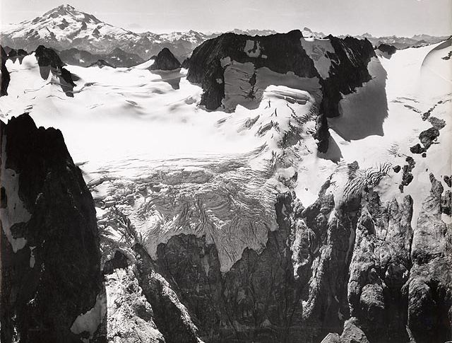 <p>a “stranded” glacier that ends at a steep cliff</p>