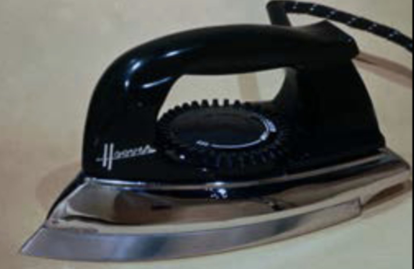 <p>combined older handles to make more comfortable for his line<br>Design has a temperature knob with extended ribs that could be fingertip controlled while ironing/ holding the handle</p>