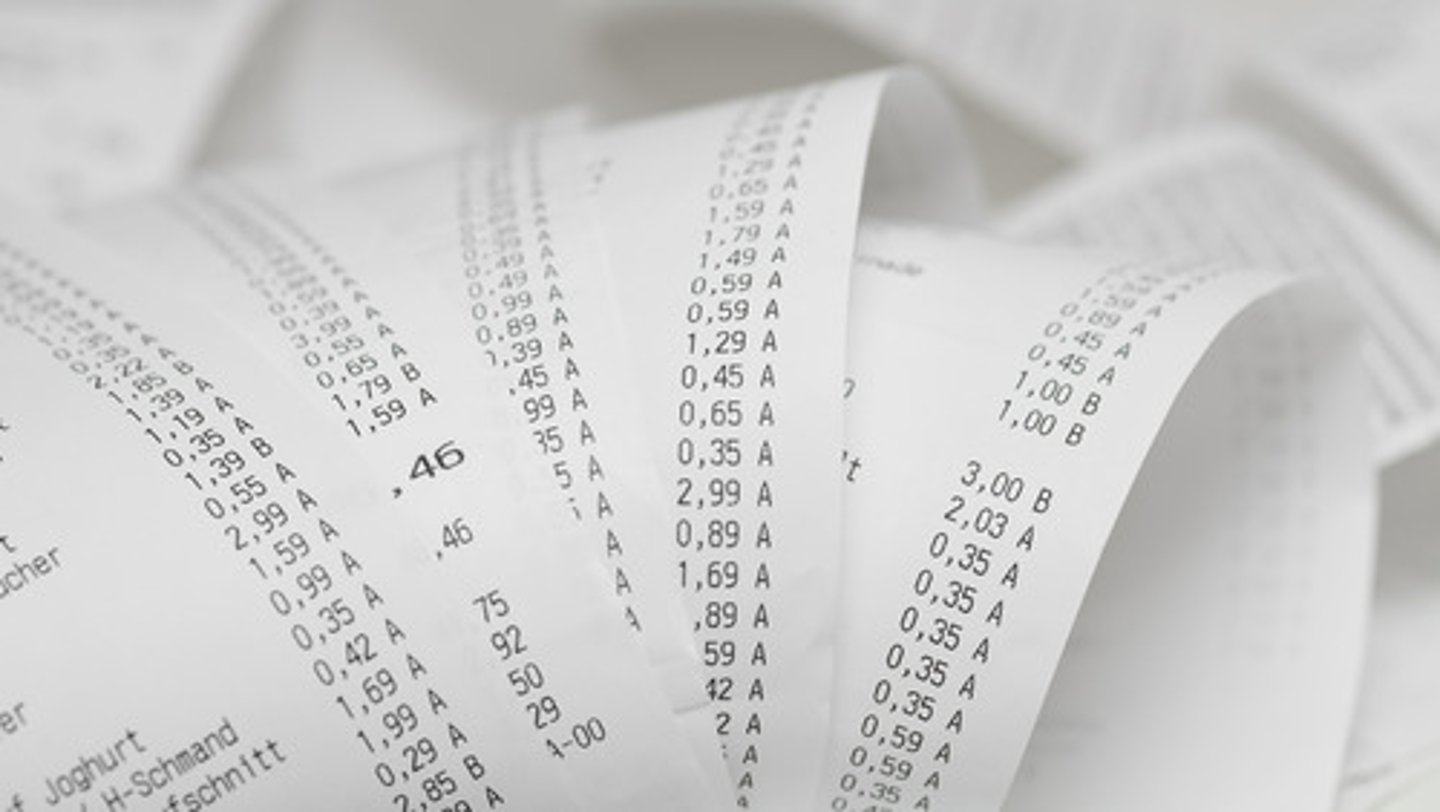 <p>een rekening geven voor de gemaakte kosten</p>