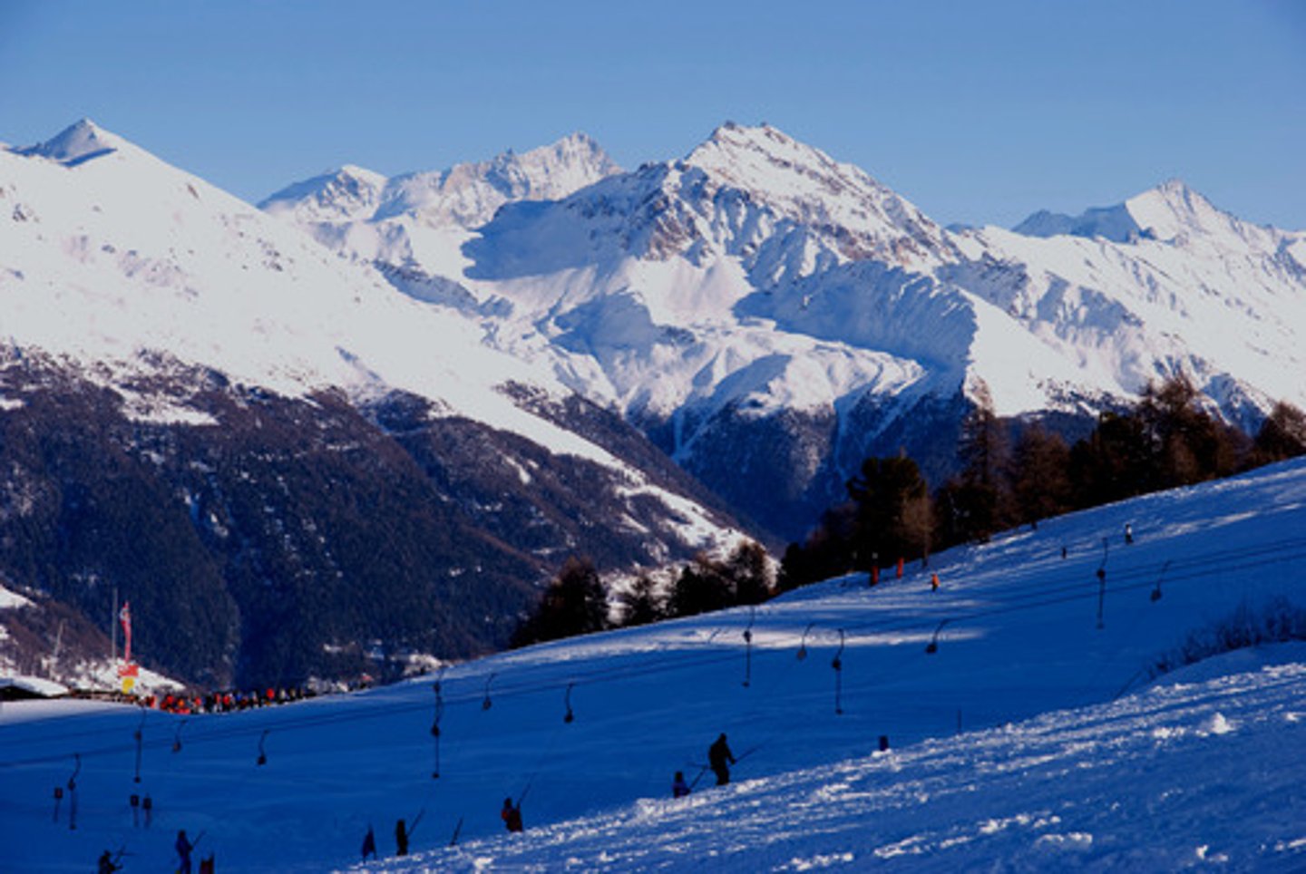 <p>Si on veut skier dans les stations de ski célèbre dans les montagnes en France, on va....</p>