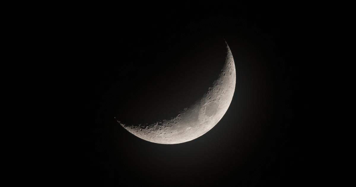 <p>moon (n) </p>