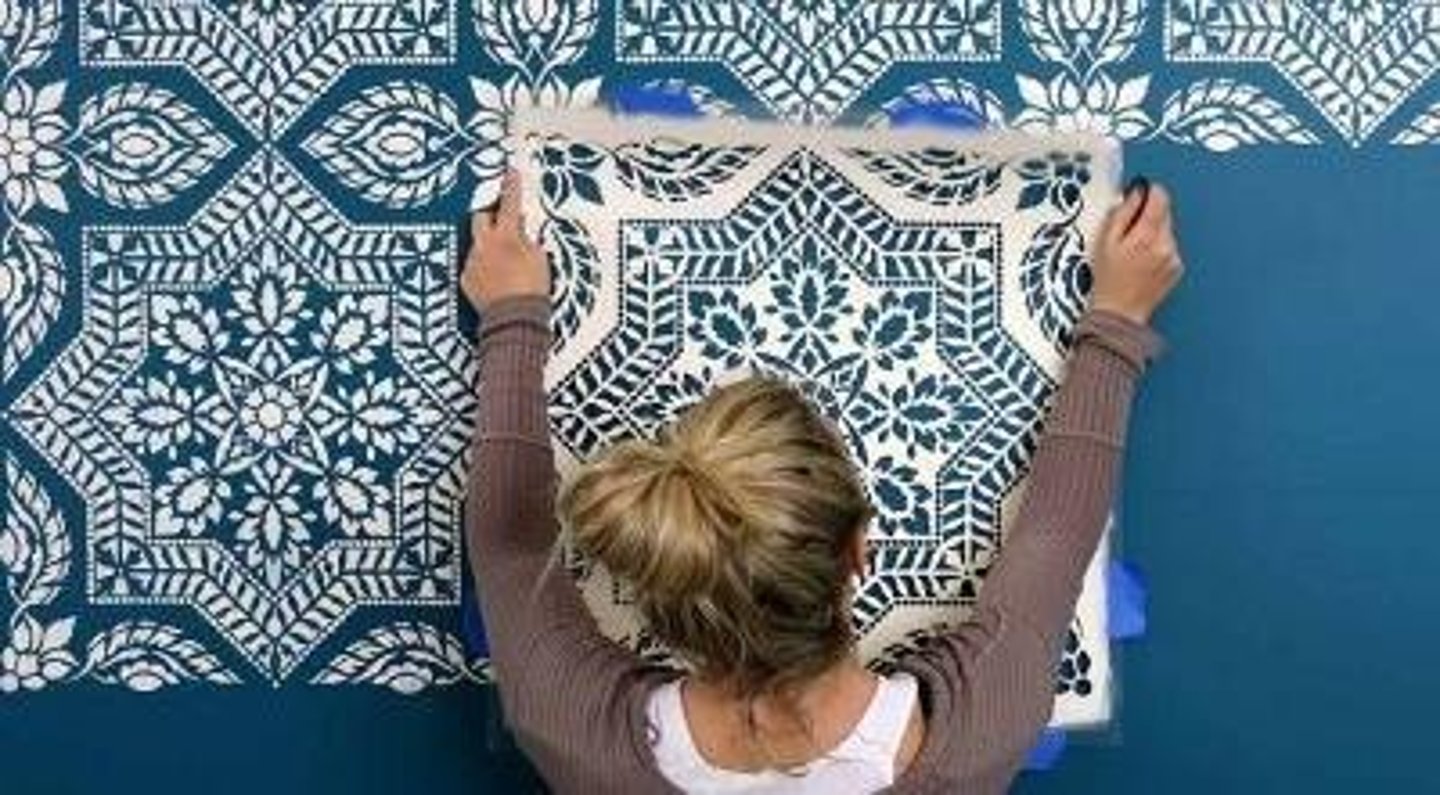 <p>A decorative paint finish technique.</p>