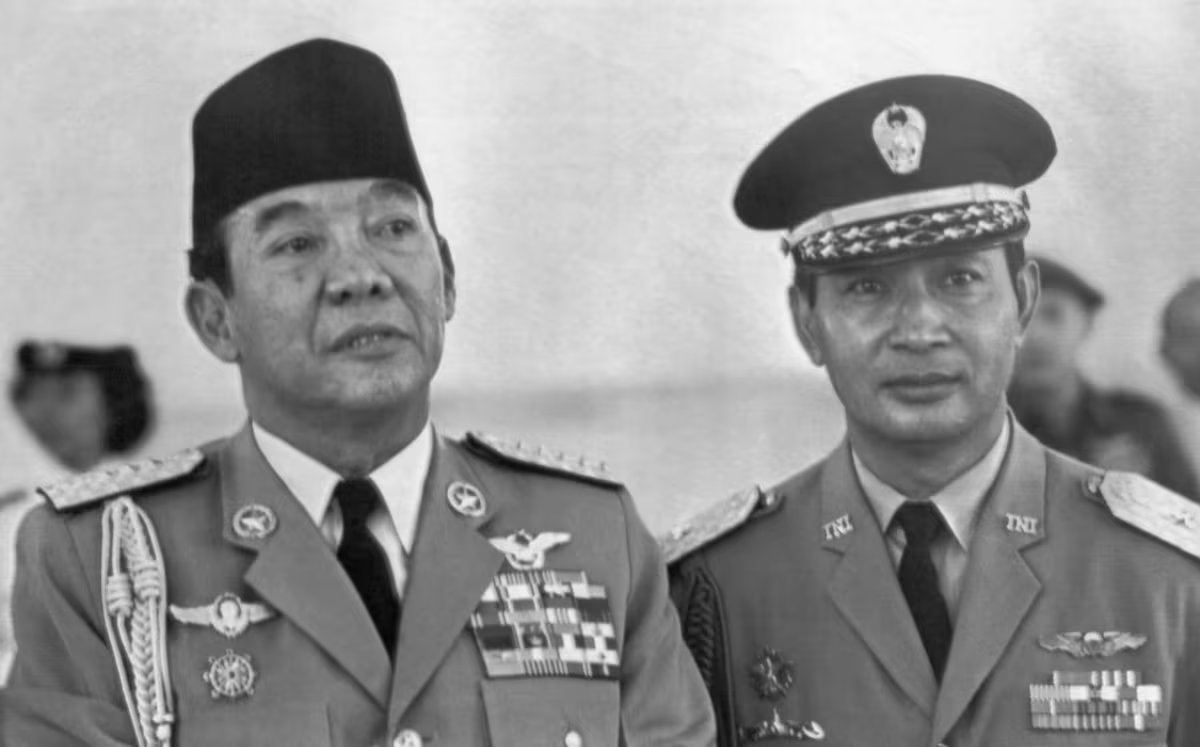 <p><span>Was een Indonesische nationalist die voor de Tweede Wereldoorlog door Nederlanders werd gevangengezet. Hij werkte tijdens de Tweede Wereldoorlog samen met de Japanners, riep de Indonesische onafhankelijkheid uit (17 augustus 1945) en werd de eerste president van de Republiek Indonesië.</span></p>