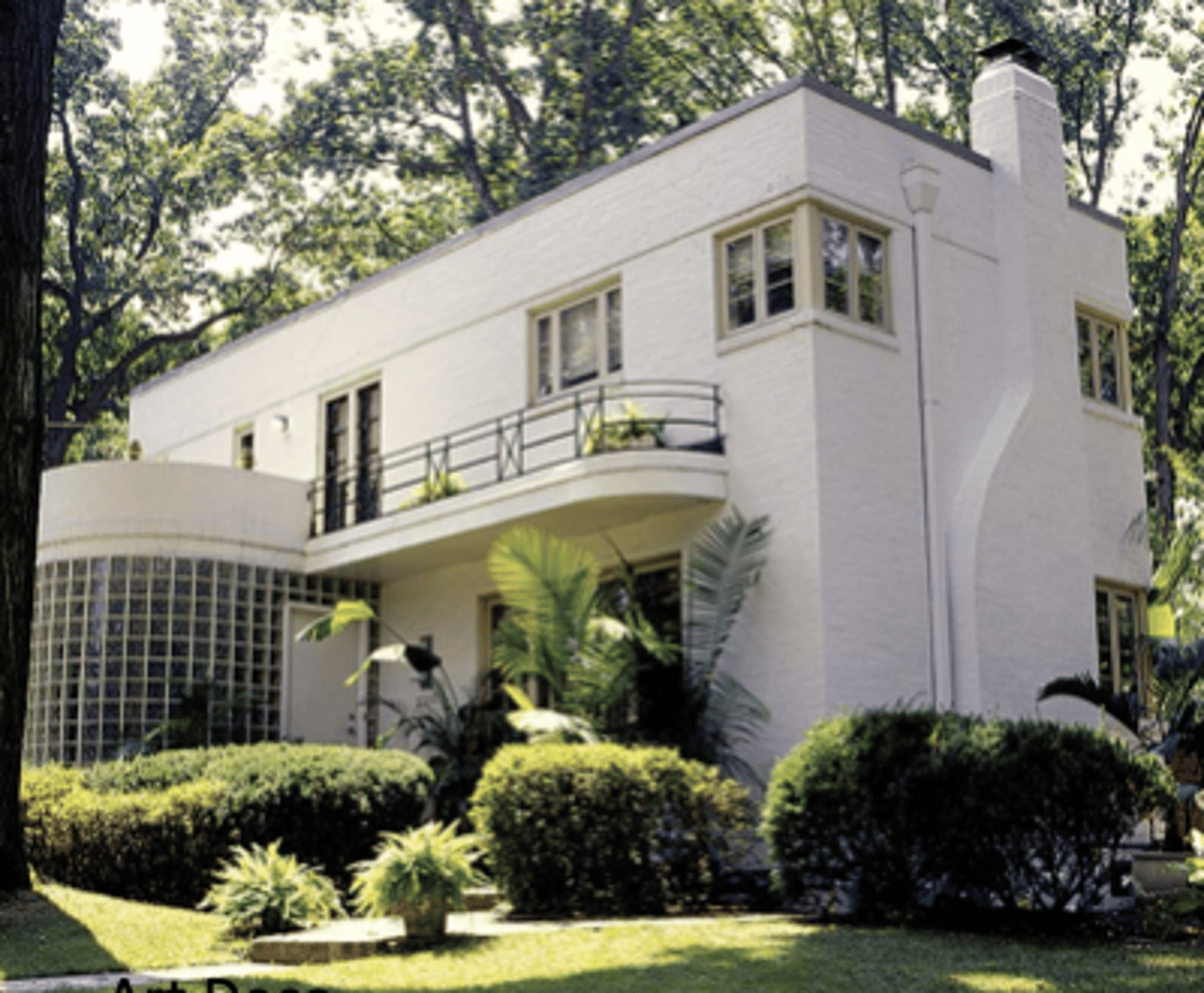 <p>The Paris Expedition of 1925 introduced a fantastically modern design called Art Moderne. This styling is familiar because of its angular and straight shape. Geometric patterns are the main decoration.</p>