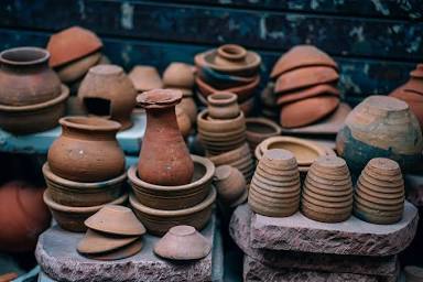<p>pottery (n)</p>