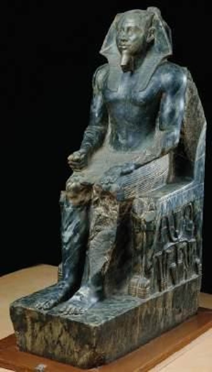 <p>Giza (Egypt), from valley temple of Khafre, circa 2520-2494 BCE, Period: Old Kingdom.</p>