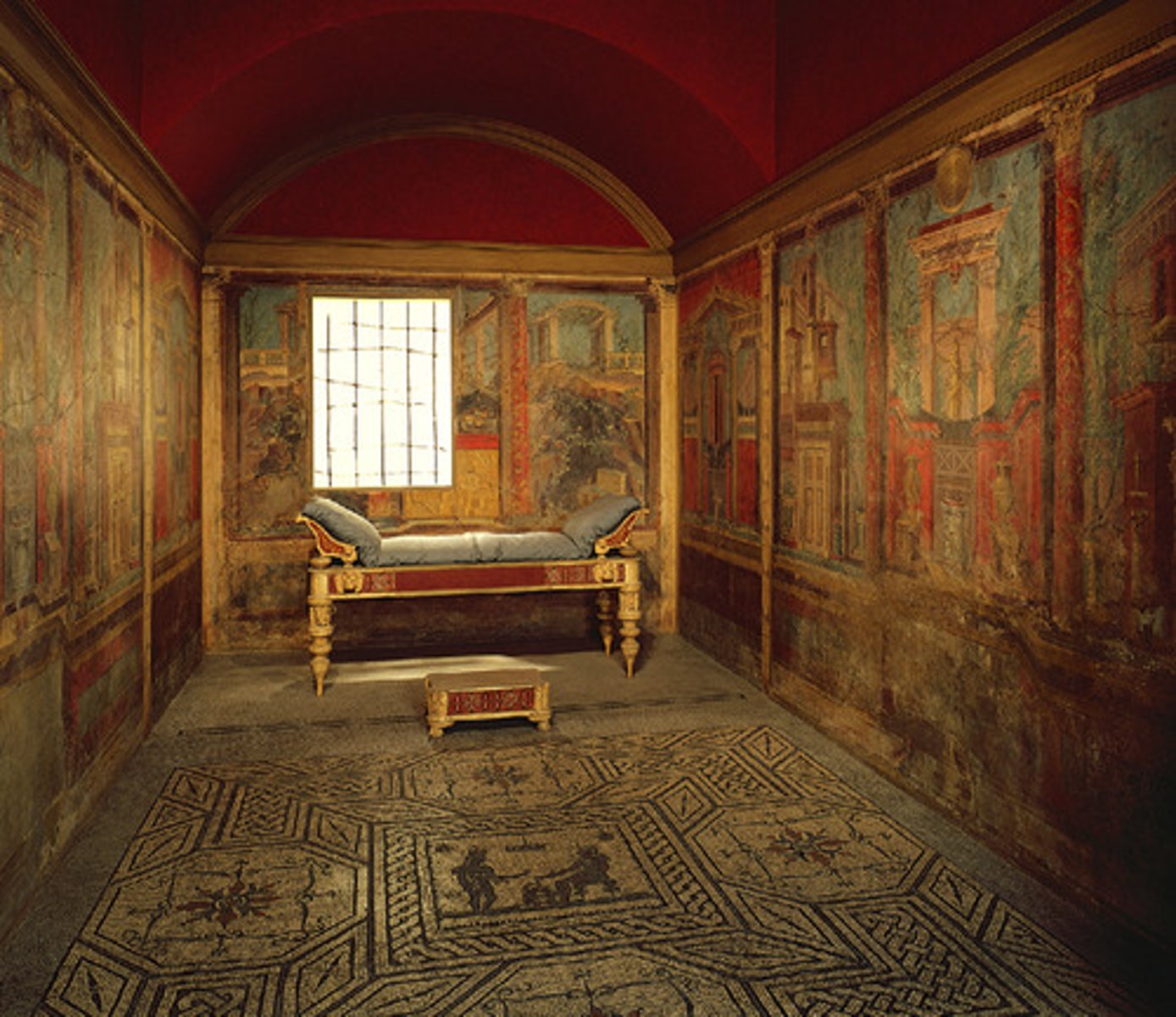 <p>A small private room for burials in a catacomb.</p>
