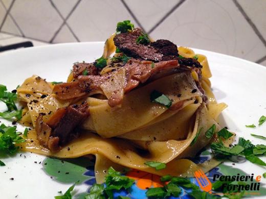 Pappardelle con Porcini e Tartufo