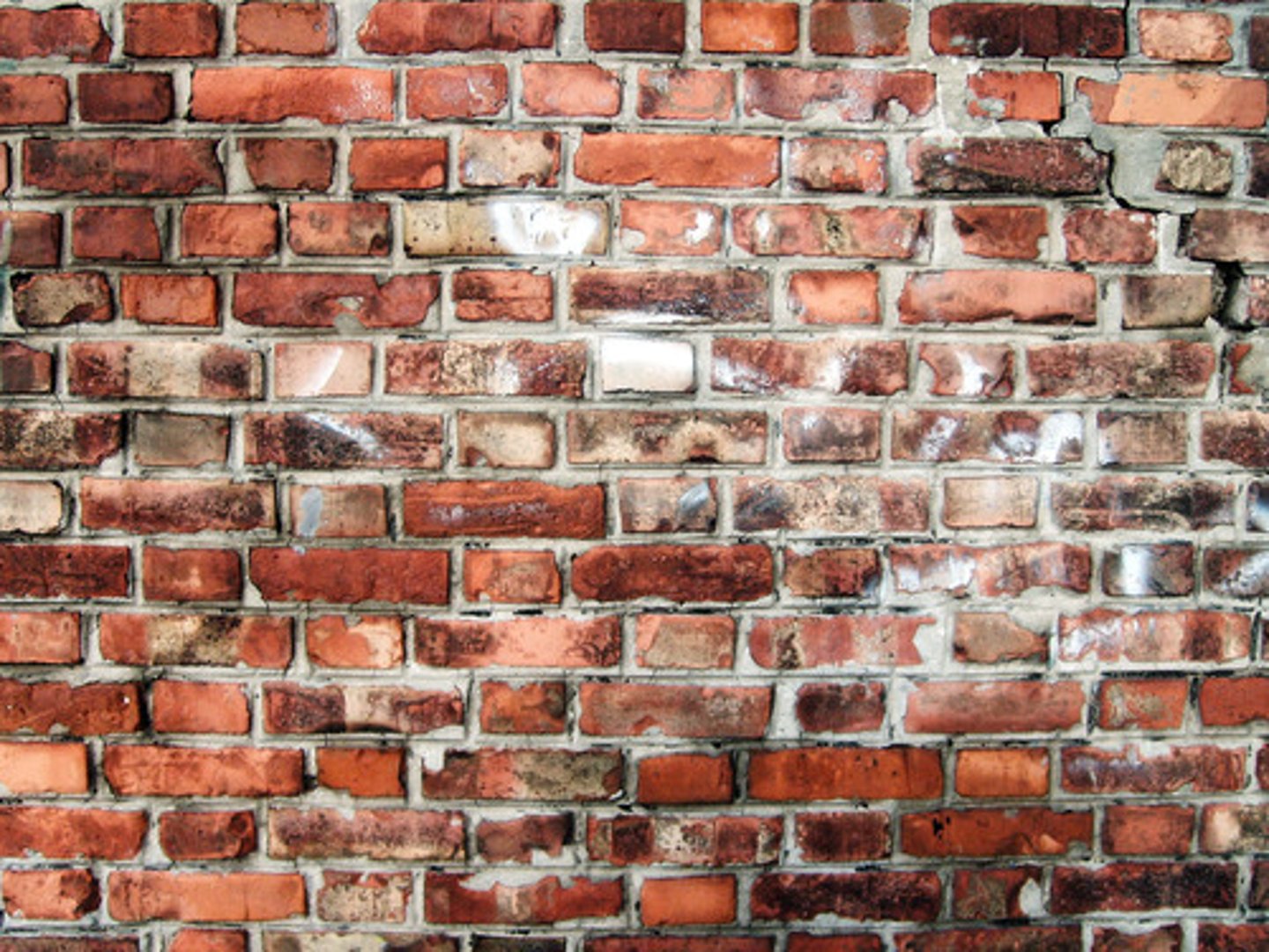 <p>construcción que limita un cuarto o habitación</p>
