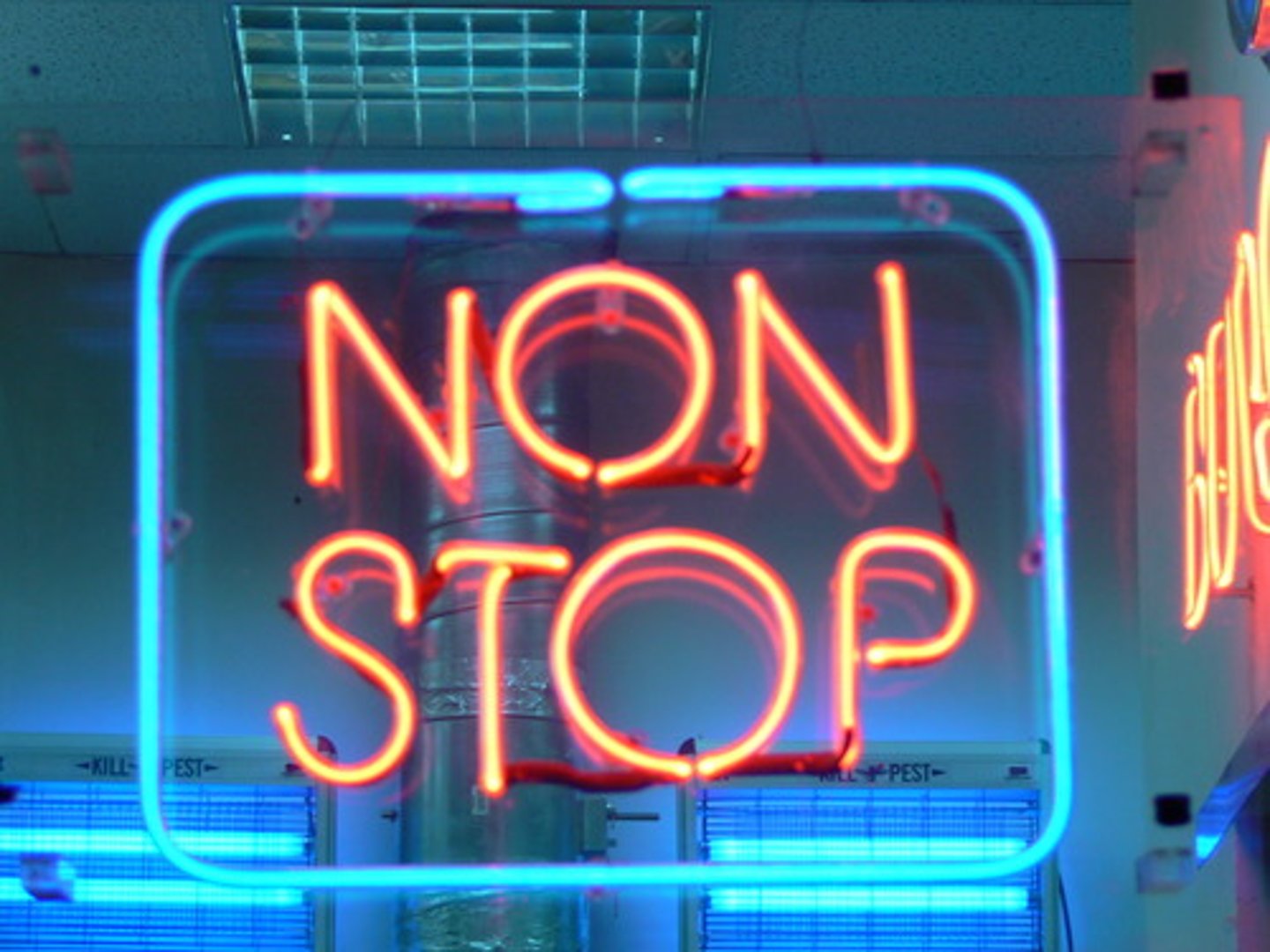 <p>bú duàn de-continuously</p>