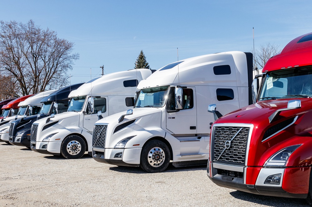 <p>combination vehicles</p><ul><li><p>vehicles with a GCWR of >26,000 lbs; trailer >10,000 lbs</p></li></ul><p></p>
