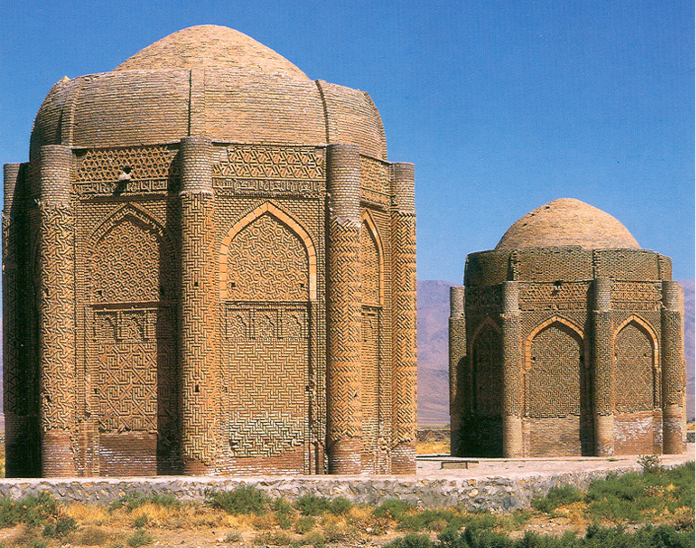 <p>Mausoleum, Kharraqan (Iran), 1093 CE</p>