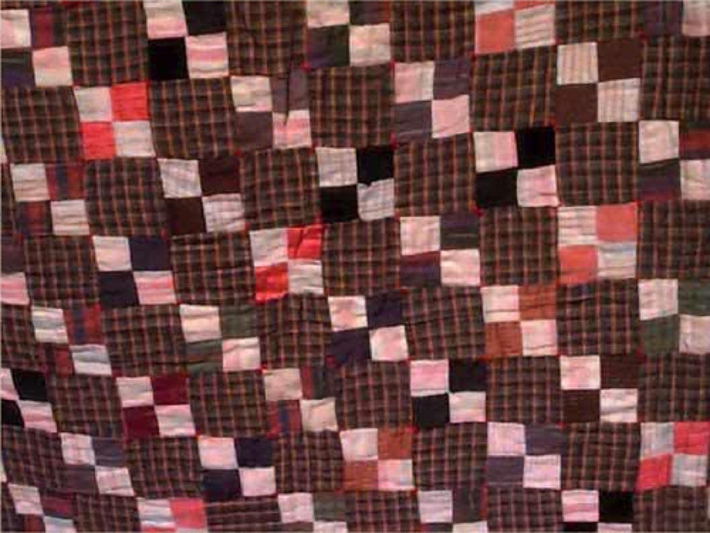 <p>/ˈpætʃwɜːrk/ /kwɪlt/ (cum N)</p><p>Tam chan khau</p>