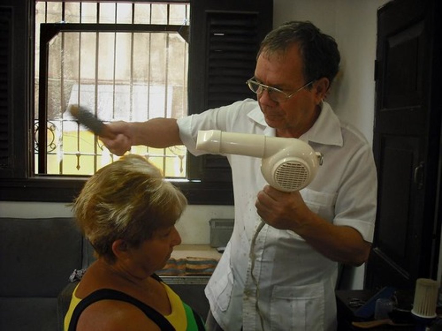 <p>hairstylist</p>