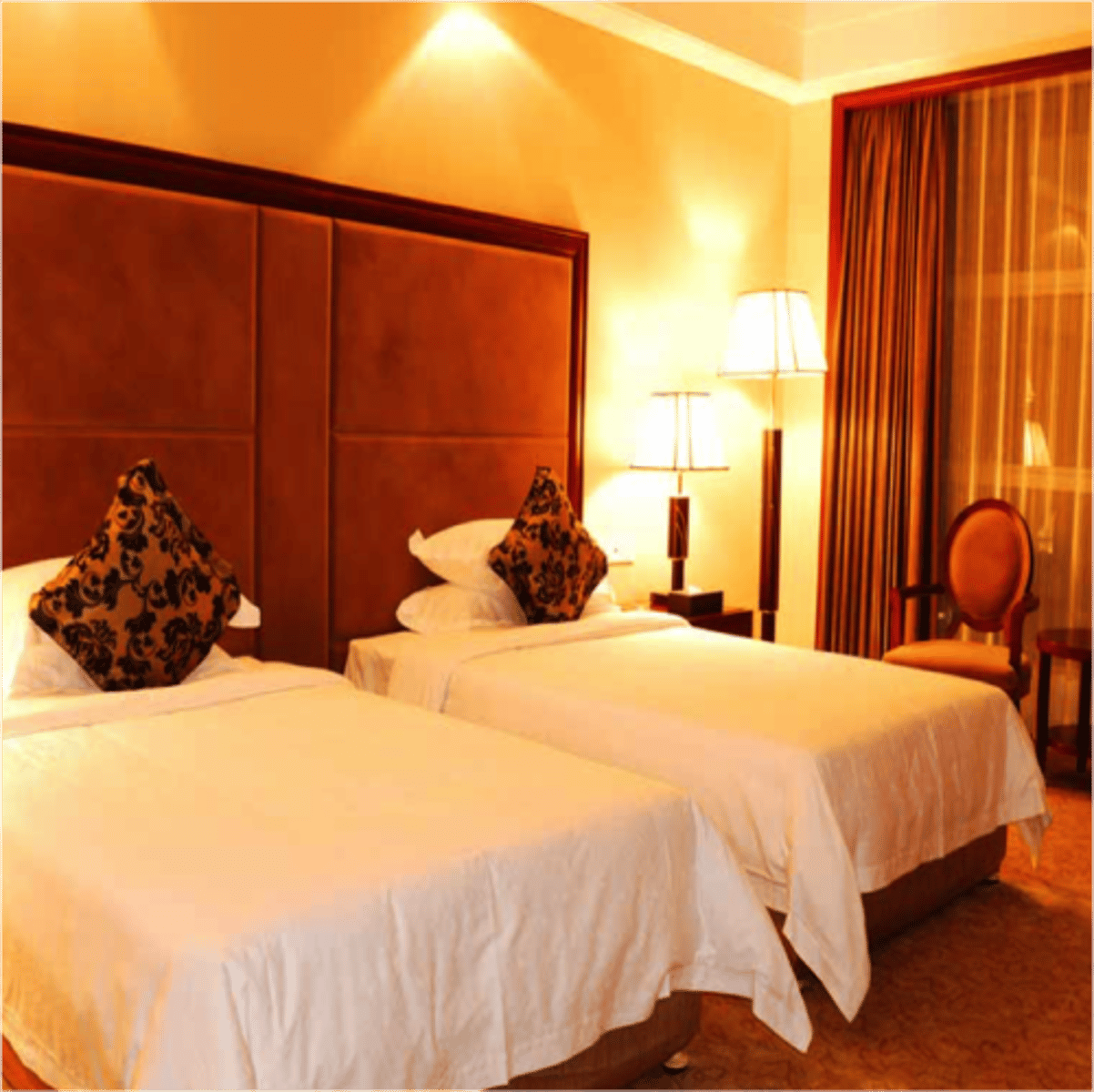 <p>Jiǔdiàn fángjiān</p>