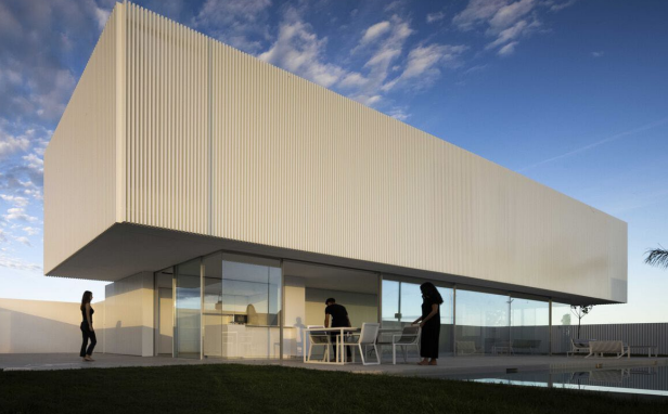 name the building architect and style 
