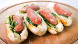 <p>dàcháng bāo xiǎocháng; big sausage holds little</p>