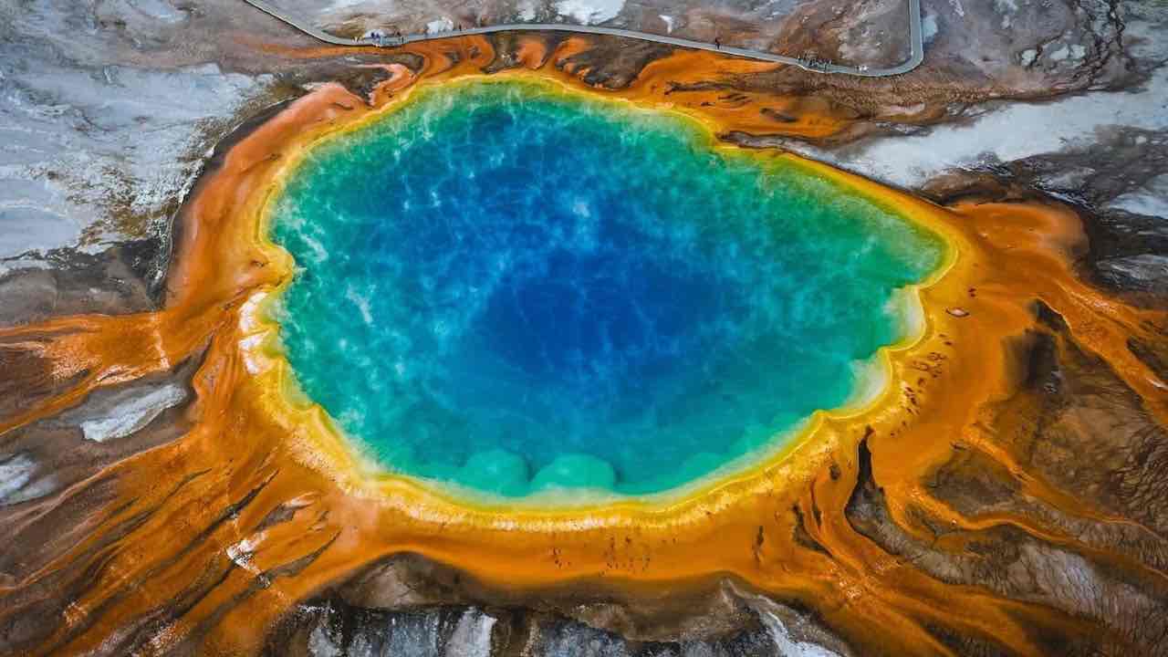 <p>Jako pierwszy - Yellowstone USA</p>