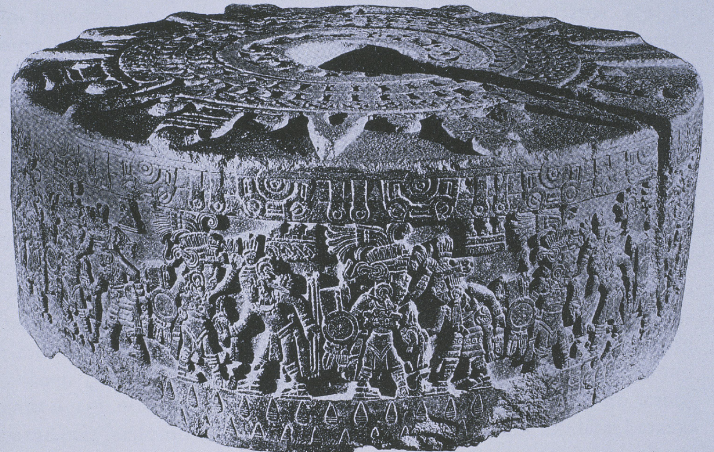 <ul><li><p><span>Eagle bowl, for offerings</span></p></li><li><p><span>Solar diadem on the top, allusion to the sky</span></p></li><li><p><span>Earth signs on the lower edge</span></p></li><li><p><span>Figures seen between earth and sky</span></p></li><li><p><span>What figures are doing separates earth and sky/prevents day of catastrophe? (taking of prisoners)</span></p></li><li><p><span>Used in a ritual connected with taking captives/human sacrifice</span></p></li></ul><p></p>