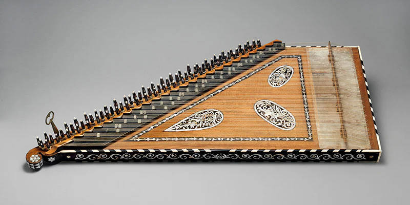 <p>Trapezoidal zither</p><p>Placed on performers lap</p><p>Plucked by plectrum</p><p>Sounds like a harsh harp and harpsichord hybrid</p>