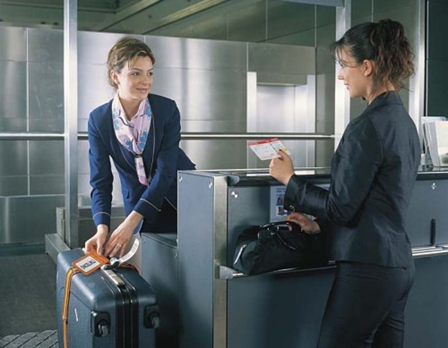 <p>to check luggage</p>