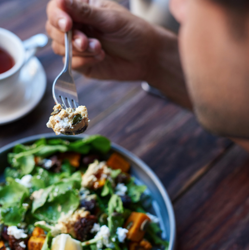 <p><strong>加</strong></p><p>Words:</p><p>参加　さんか　Participation　</p><p>加える　くわえる　To add</p>