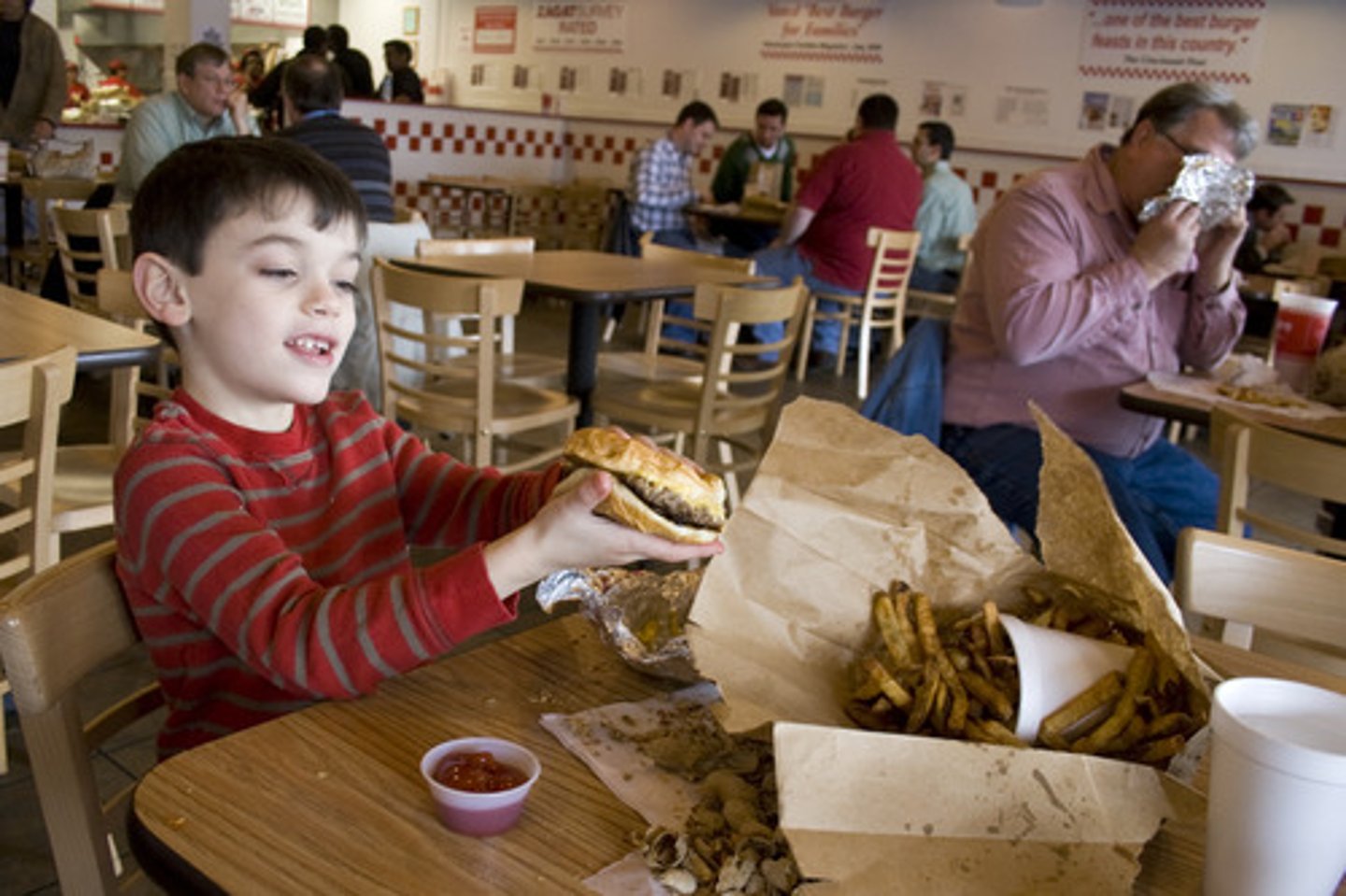 <p>to have lunch</p>