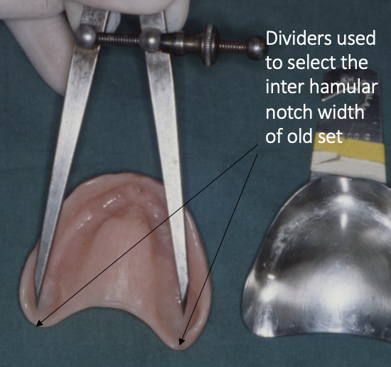 <p>how should you select the stock tray size </p>