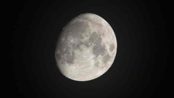<p>What moon phase it this</p>