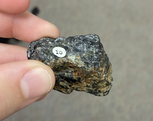 <p>Shines in light, greenish spots, <strong>Zinc ore</strong>, black and gray parts sparkle, Much lighter than galena</p>