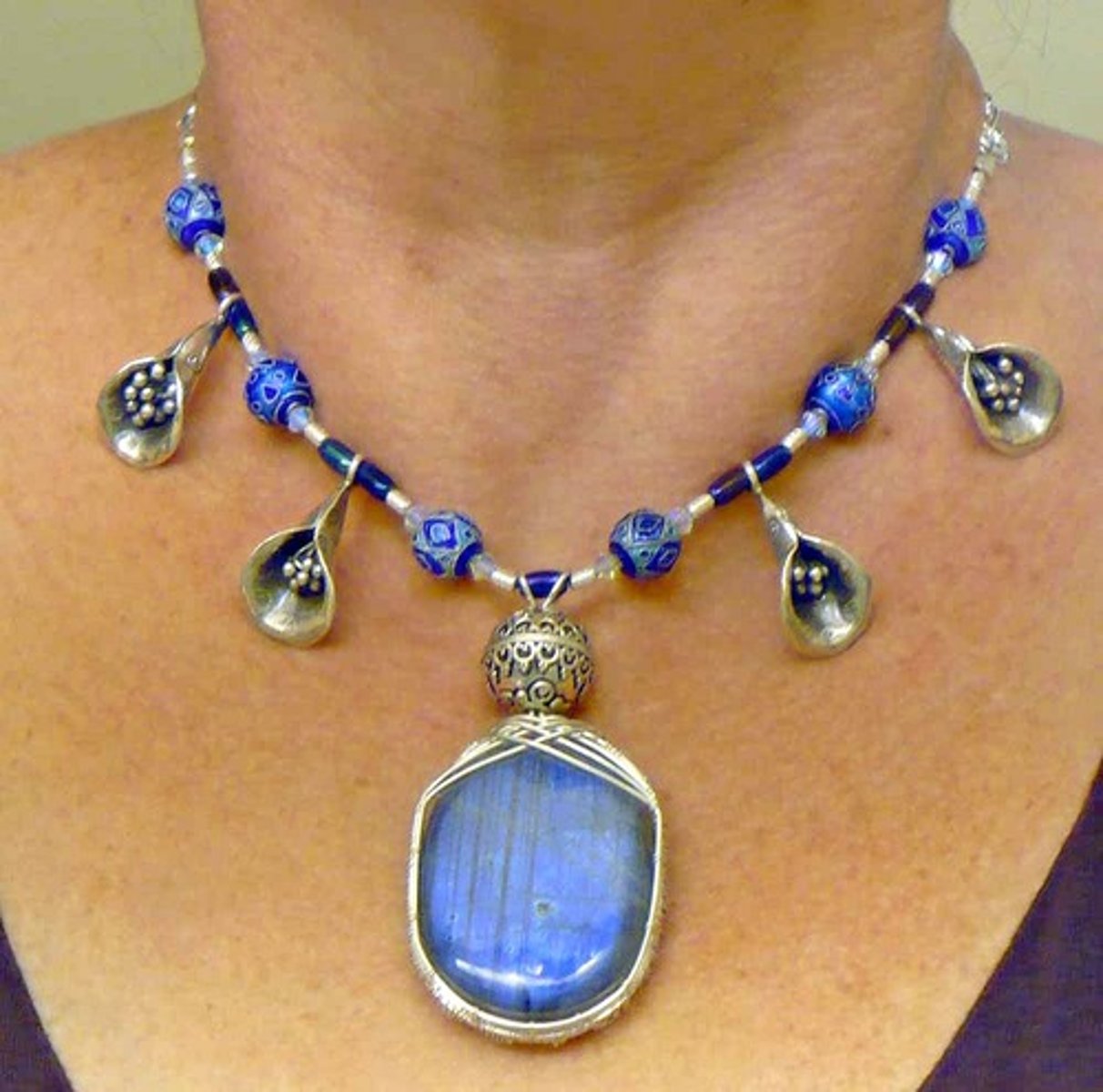 <p>necklace</p>