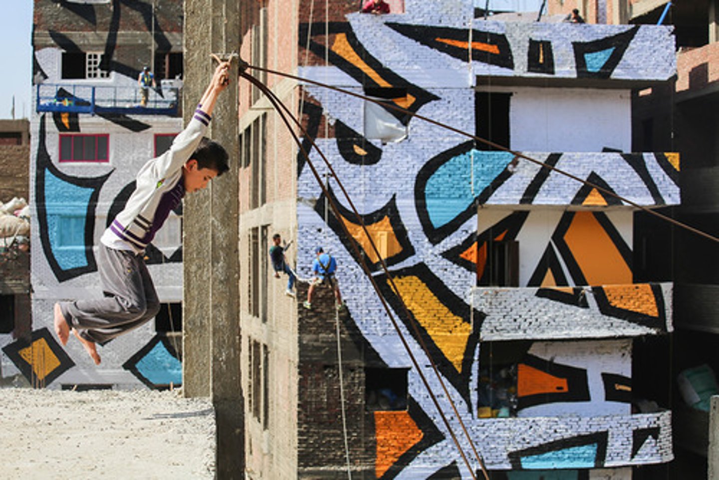 <p>Calligraphy circle<br>Calligraffiti<br>Anamorphic art in Cairo</p>