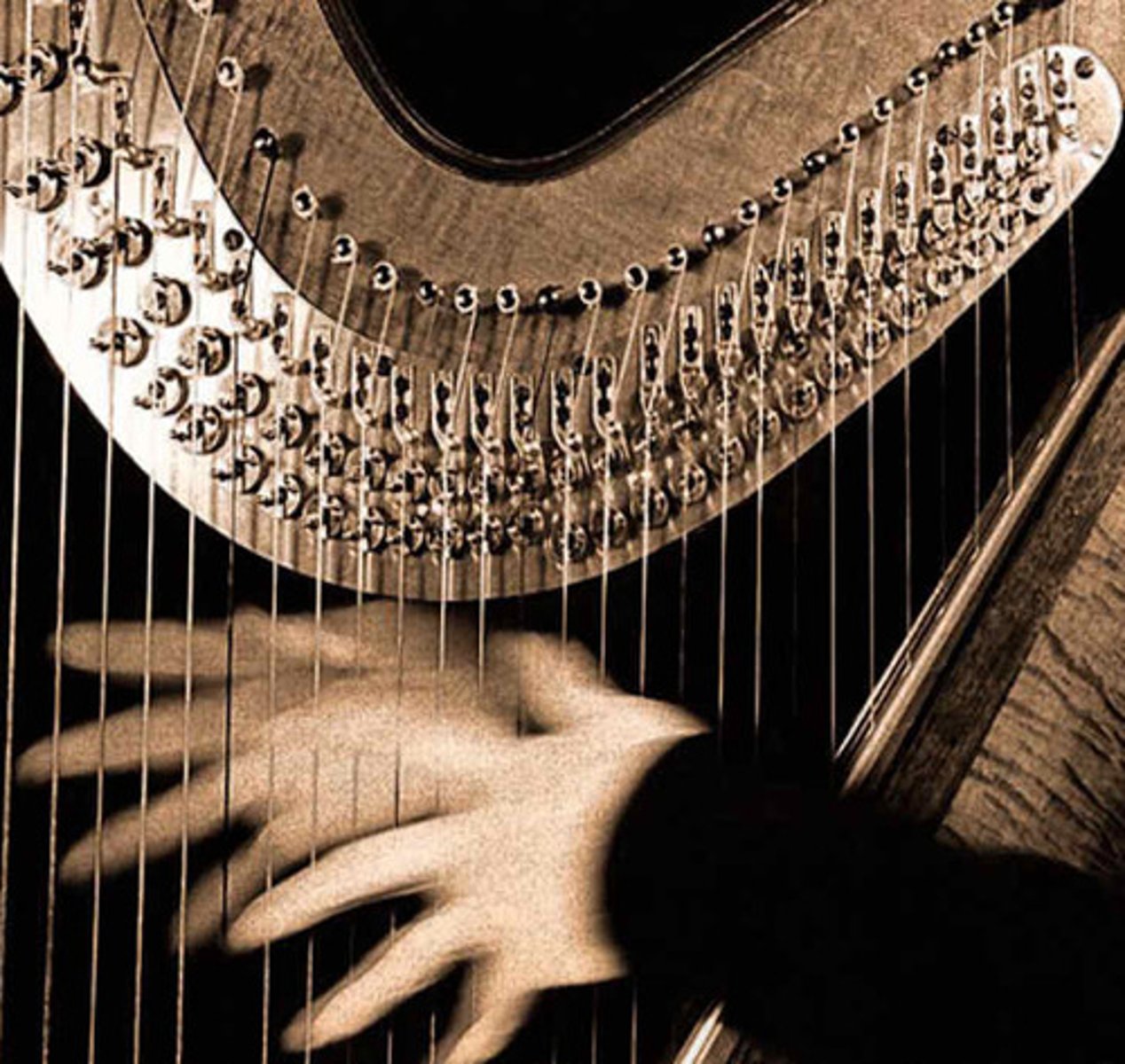 <p>having a rich, smoothly flowing sound (adj)</p>