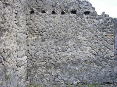 <p>opus incertum</p>