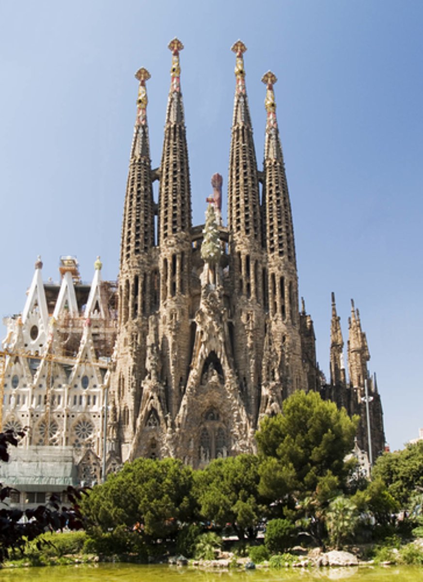 <p>Antoni Gaudi</p>