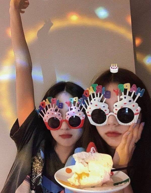 <p><span style="background-color: transparent; font-family: &quot;Times New Roman&quot;, serif;"><em><span>I invite my friends to my birthday party.</span></em></span><br></p>