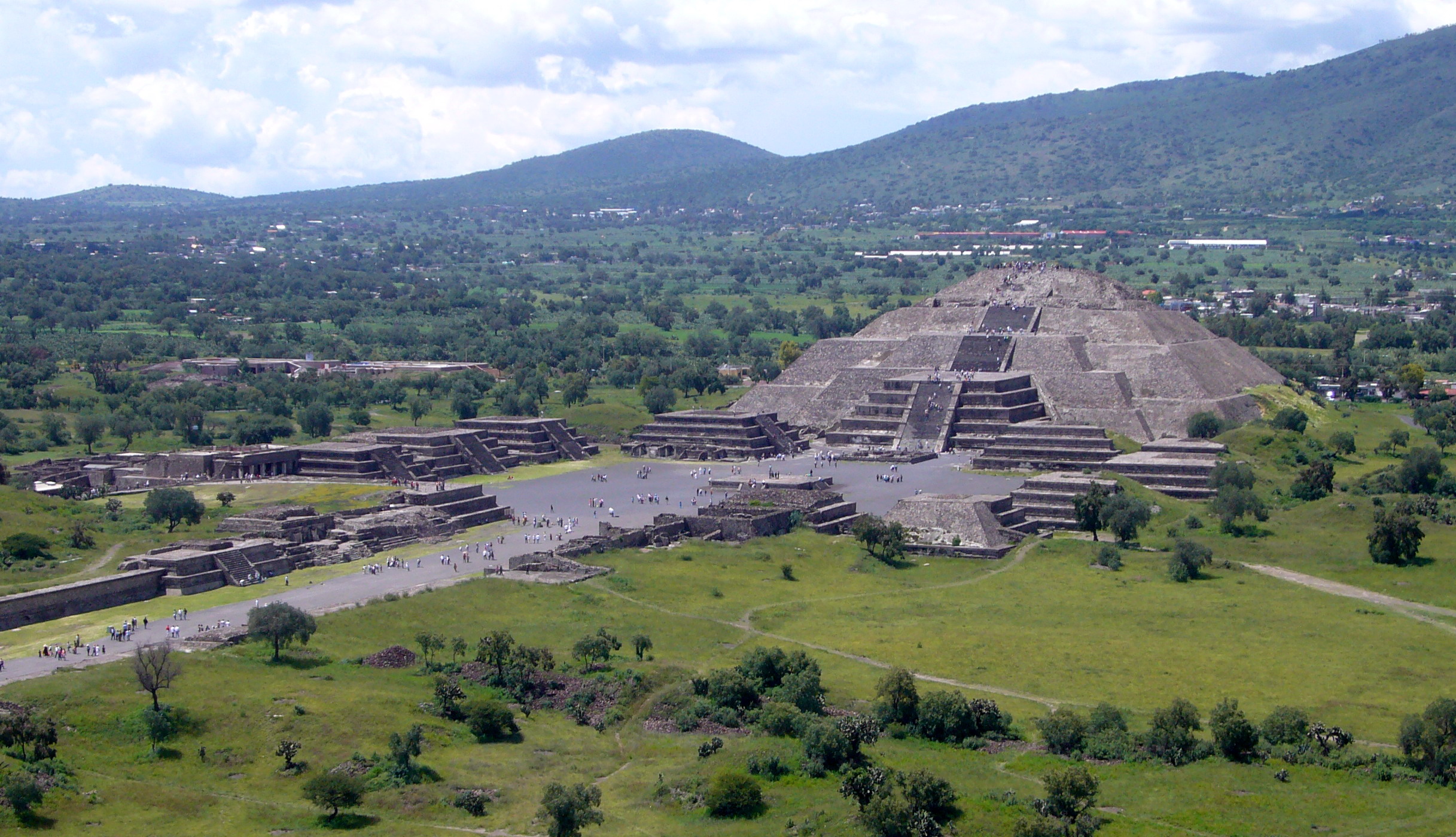 <p>Late Formative. Along w Pyramid of the Sun and Pyramid of the Feathered Serpent, they united heaven and earth. Tablero-talud architecture. Open courtyard. Looking straight on its framed by Cerro Gordo (volcano) in the background. Main function was public ritual sacrifice.</p>