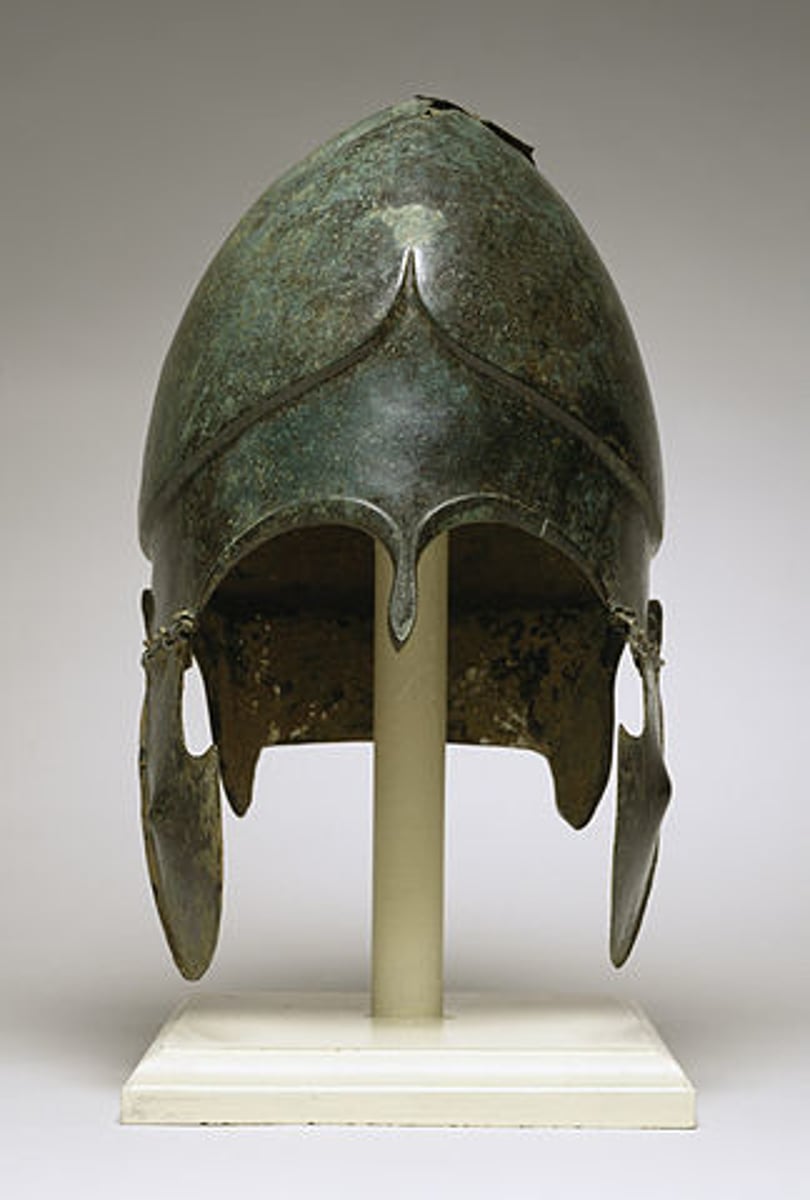 <p>This was an evolution of the Corinthian helmet. The Spartan's used it by the battle of Leuctra</p>