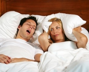 <p>Produire un bruit de respiration forte et régulière pendant le sommeil. </p>