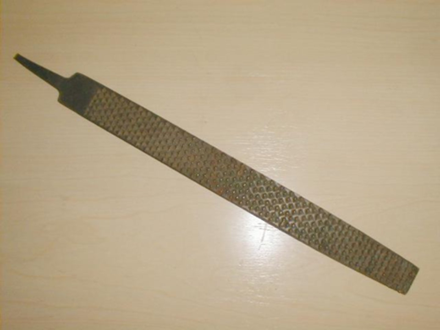 <p>Diagonal file to sooth soft metals and wood.</p>