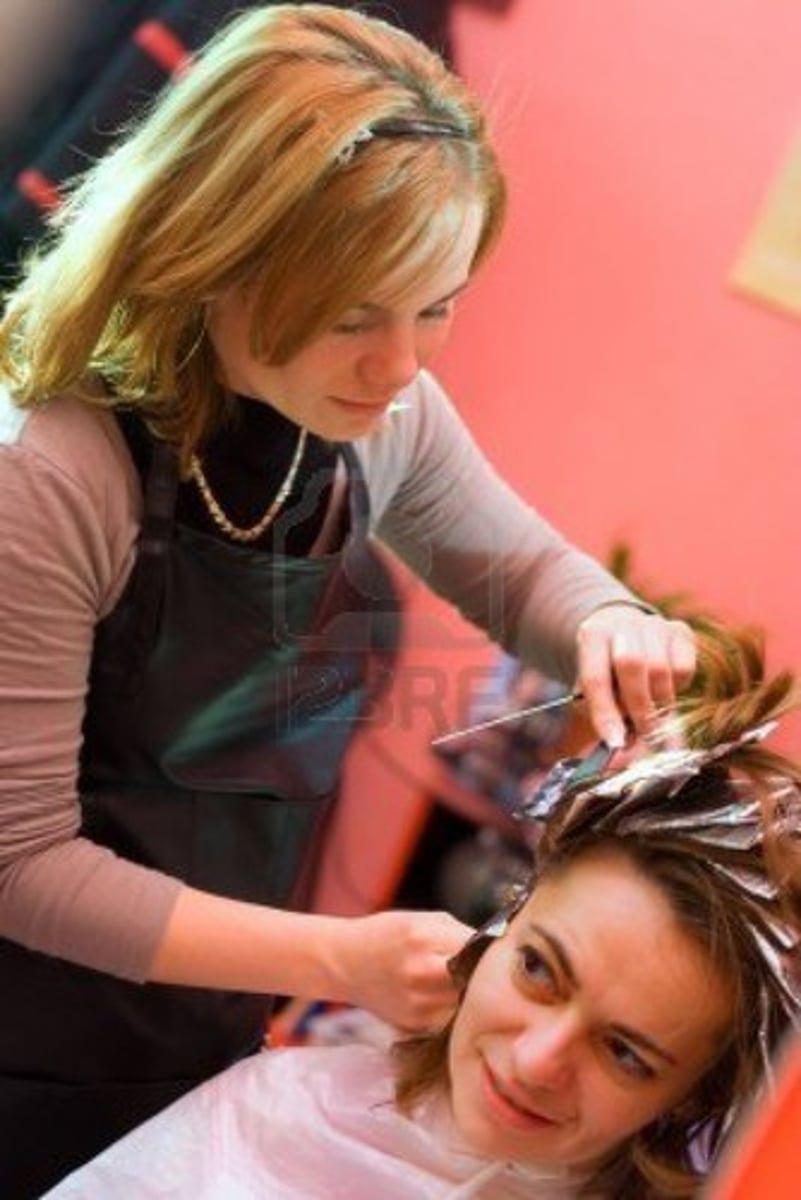 <p>hairstylist</p>