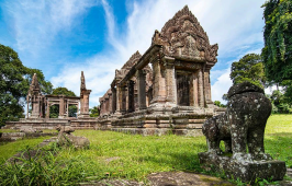 <ul><li><p>located at<strong> Preah Vihear Province, Cambodia</strong></p></li><li><p><strong>”The Charming Cambodian Architecture”</strong></p></li><li><p>the statues surrounding the temple are influenced by the architecture of Wat Phou(Laos)</p></li><li><p>made of gray and yellow sandston</p></li></ul><p></p>