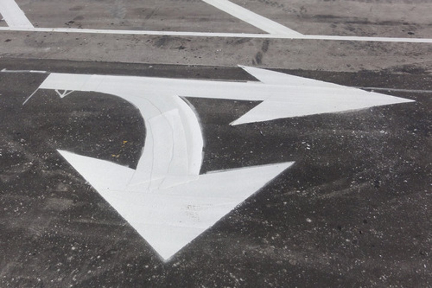 <p>expands the number of possible problem solutions (creative thinking)</p>