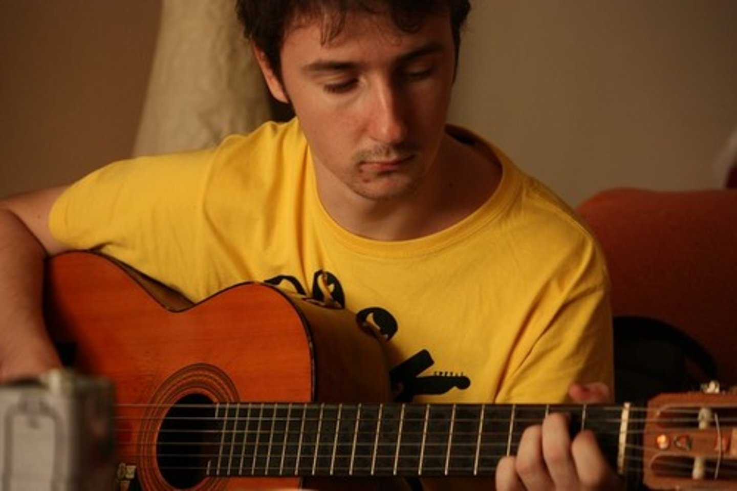 <p>to play guitar</p>