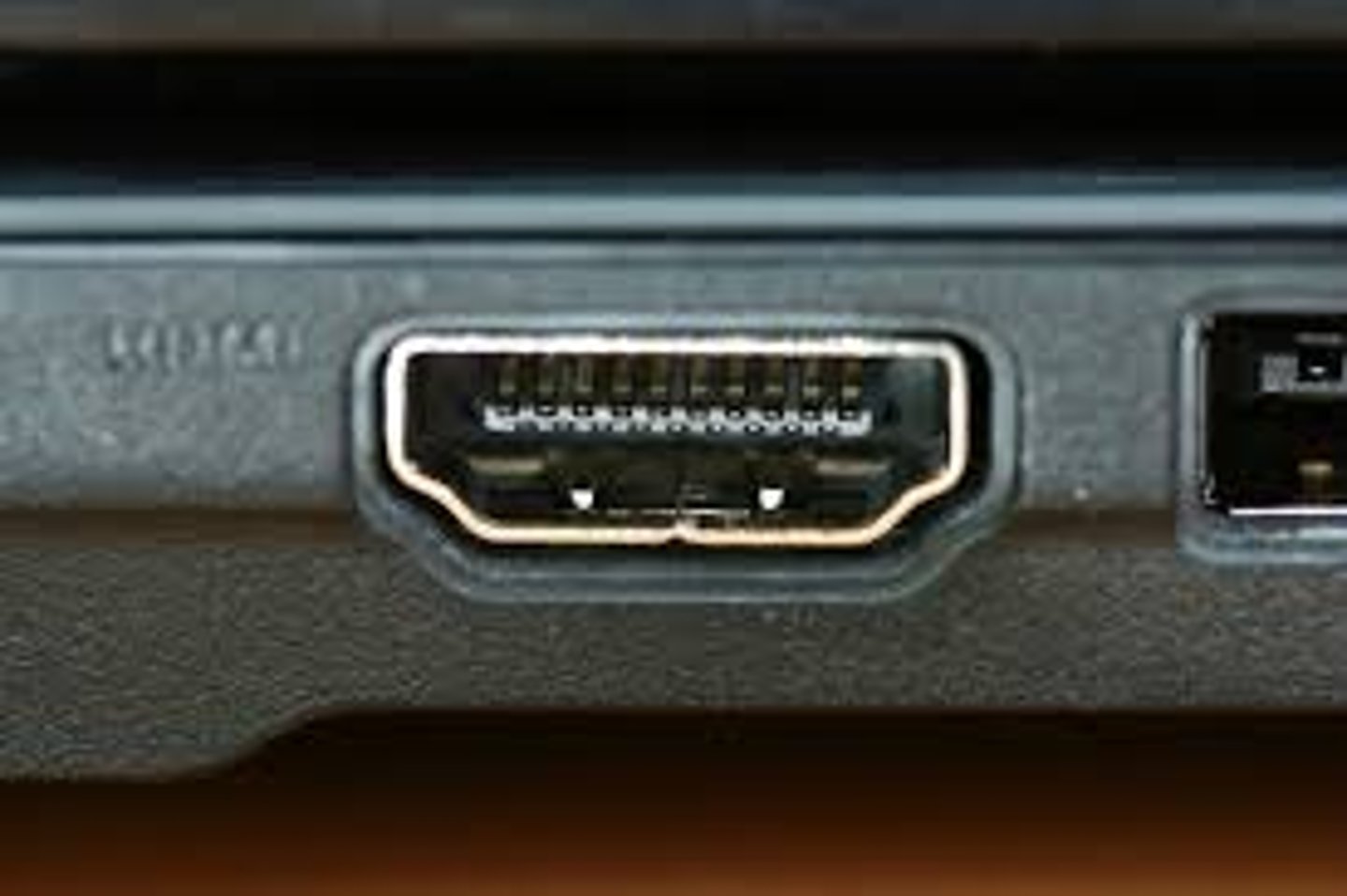 <p>transfers uncompressed digital data. Typically, it is used for</p><p>connecting high definition video and audio devices.</p>