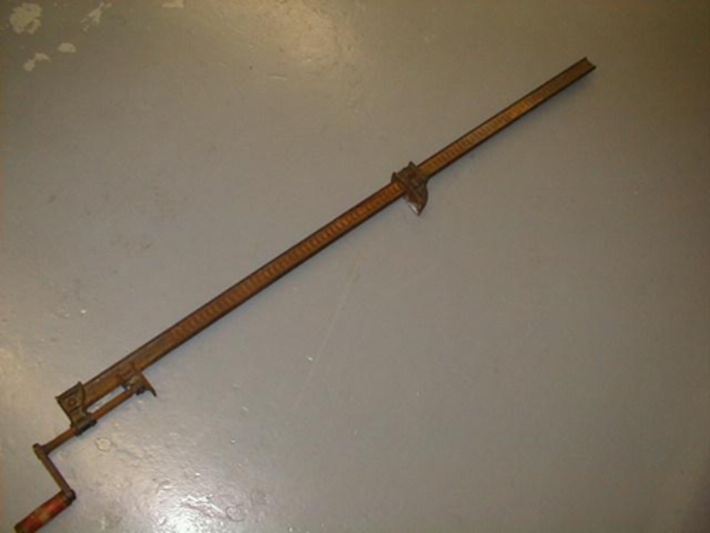 <p>clamping large sections of wood together</p>